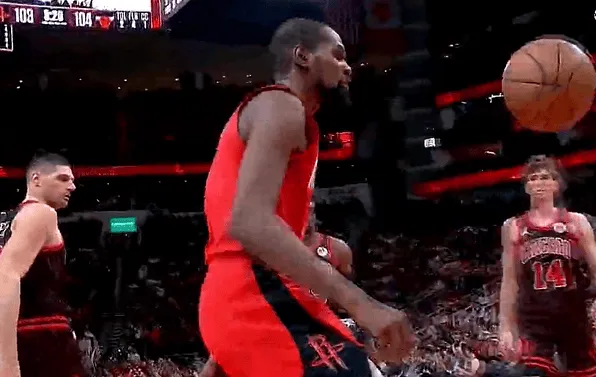 nba盘口-杀死比赛!杜兰特末节关键时刻连续两记扣篮,比赛失去悬念