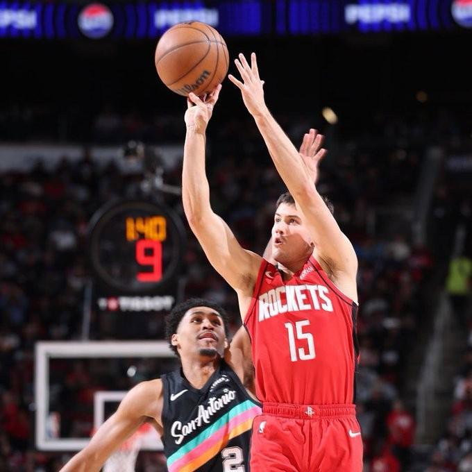 nba投注-谢天谢地谢泼德，谢泼德末节砍12分率队逆转，马刺全队仅14分